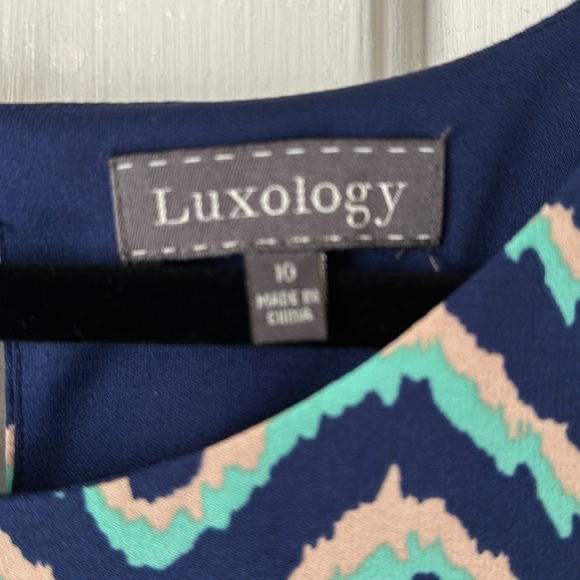 Luxology Dress with button sleeves, knee length - Picture 2 of 4